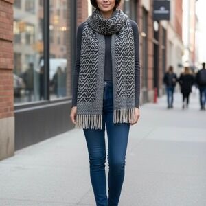 Aldo Womens Grey Black Geometric Chevron Metallic Knit Fringe Scarf NWT One Size